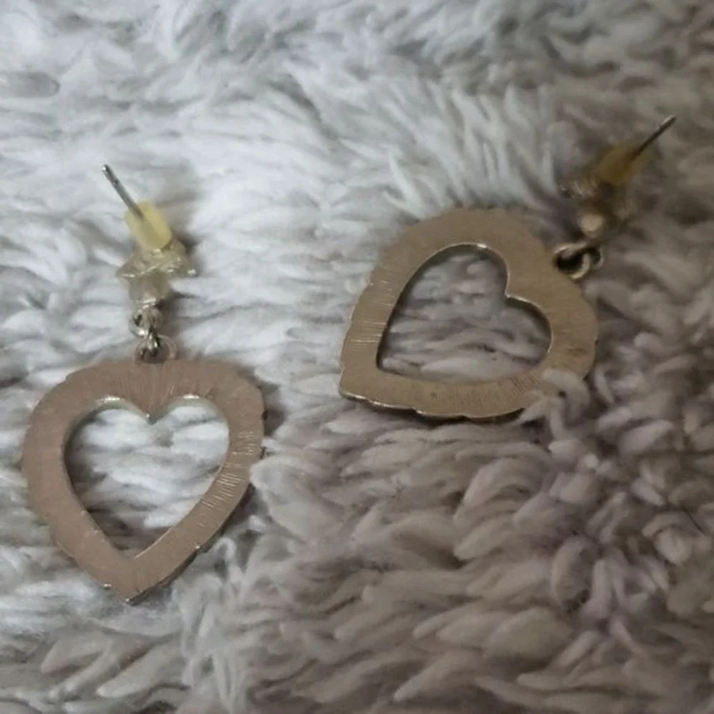 ๐ฉต๐ฉท Vintage Ornate Heart Gemstone Earrings Pink Blue Silver - Picture 2 of 4